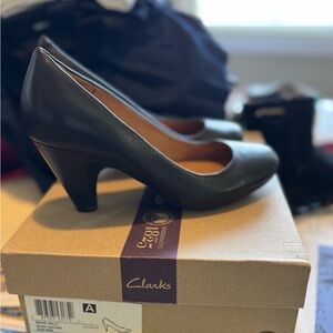 Like new Clarks Women's Black Heels